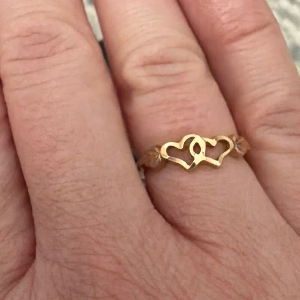 Black Hills Gold Ring - Picture 1 of 3